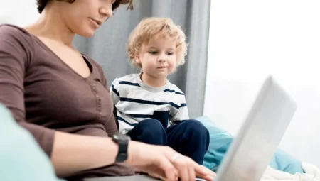 Çocukların internette özel korumaya ihtiyacı var